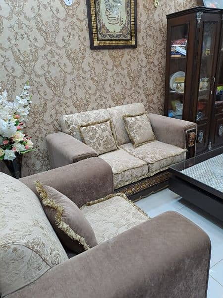 VIP LUXIRY SEVEN SEATER SOFA SET AVSILABLE FOR SALE 3