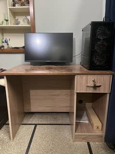 Computer table/Office table in neat condition and great quality