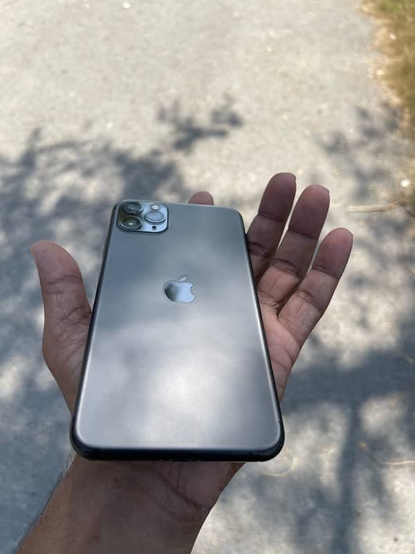 I am selling my iphone 11 pro Max 3