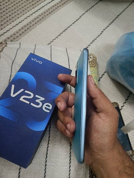 VIVO V23e 3