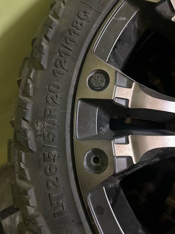 Toyota Hilux 4x4 Alloy Rim & Tyres 6