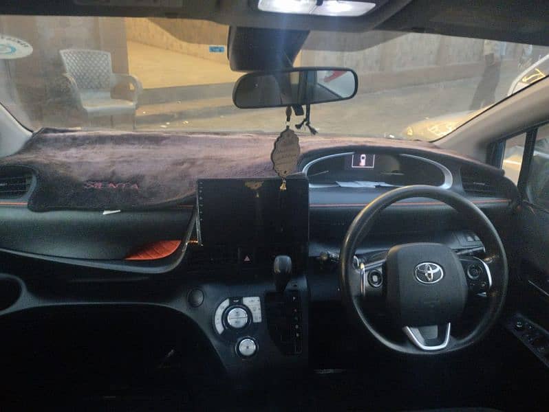 Toyota Sienta 2015 5