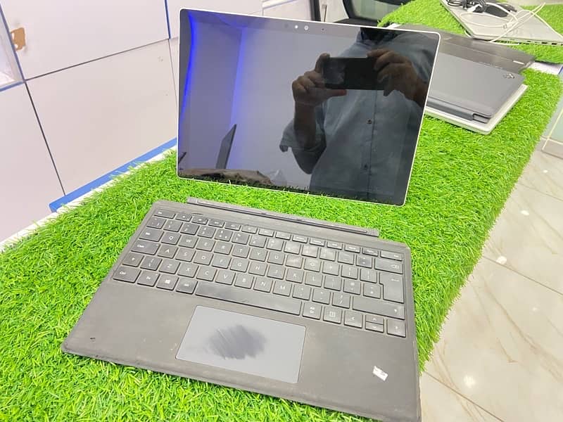 Microsoft Surface Pro 4 Core i5 Generation 6th 8gb ram 256gb ssd 1