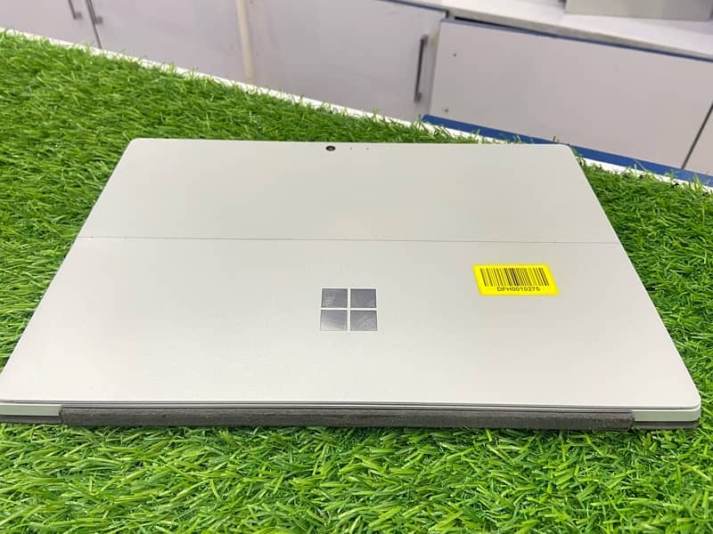 Microsoft Surface Pro 4 Core i5 Generation 6th 8gb ram 256gb ssd 2