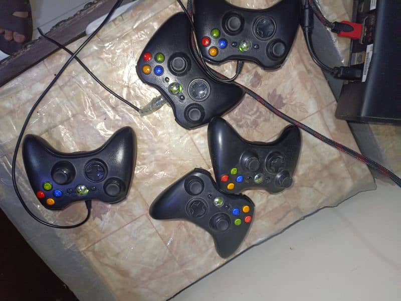 xbox 360 with 5 controllers Jailbreak 3