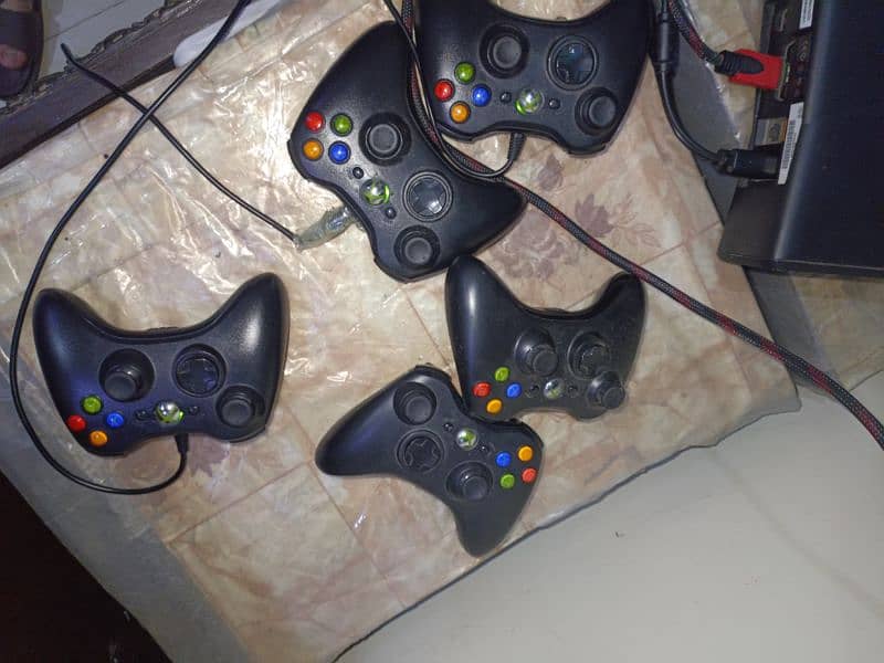 xbox 360 with 5 controllers Jailbreak 4