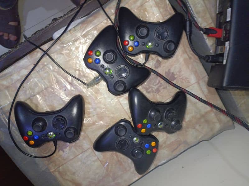 xbox 360 with 5 controllers Jailbreak 7