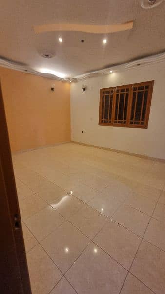 Portion for rent fast floor 3 bed dd tile flooring 240 yd 5