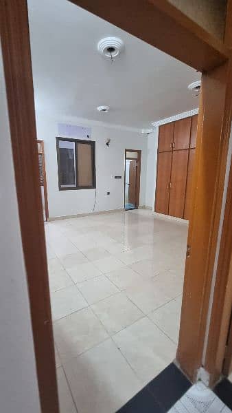 Portion for rent fast floor 3 bed dd tile flooring 240 yd 8