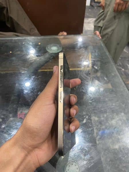 I phone 13 pro max jv non pta 128 Gb Sim time 4 month 2