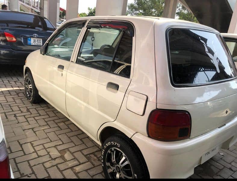 Daihatsu Cuore 2004 3