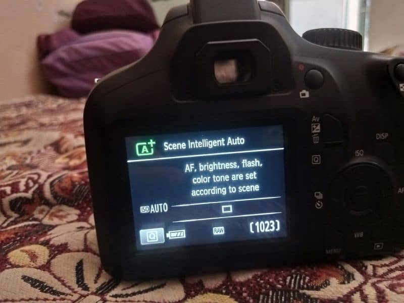 canon eos 4000d with extra lessen 2