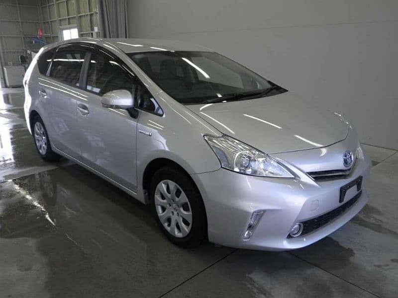 Toyota Prius Alpha 2013 9