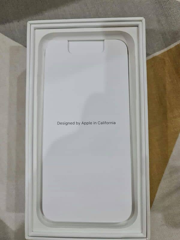 IPHONE 11 non pta factory unlock 64 gb with box only 3