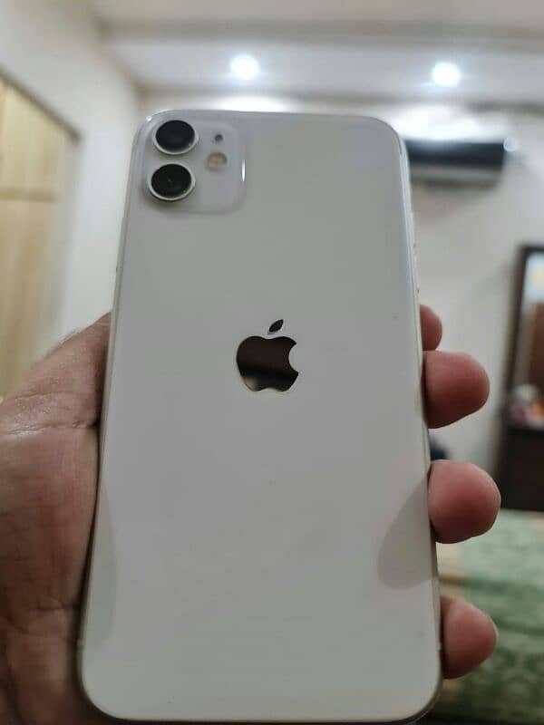 IPHONE 11 non pta factory unlock 64 gb with box only 4