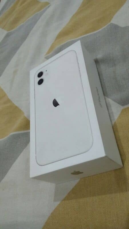 IPHONE 11 non pta factory unlock 64 gb with box only 8