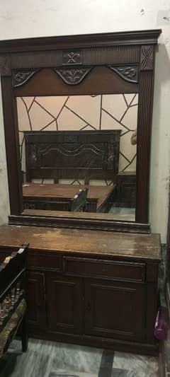 bad and said table with dressing table