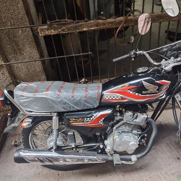 Honda 125 new condition 2024%3%27 ko liya hai 10%10 ok 1