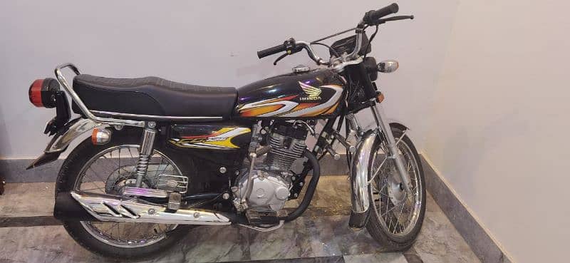 Honda CG125 2022 model black color 5