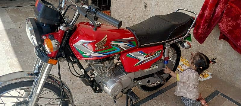 Honda 125 red 2023 model 0