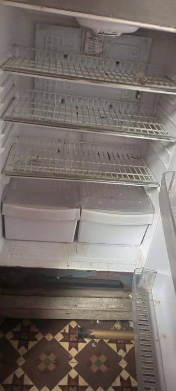 Refrigerator 0