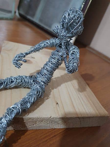 The ugly foot: wire art 1