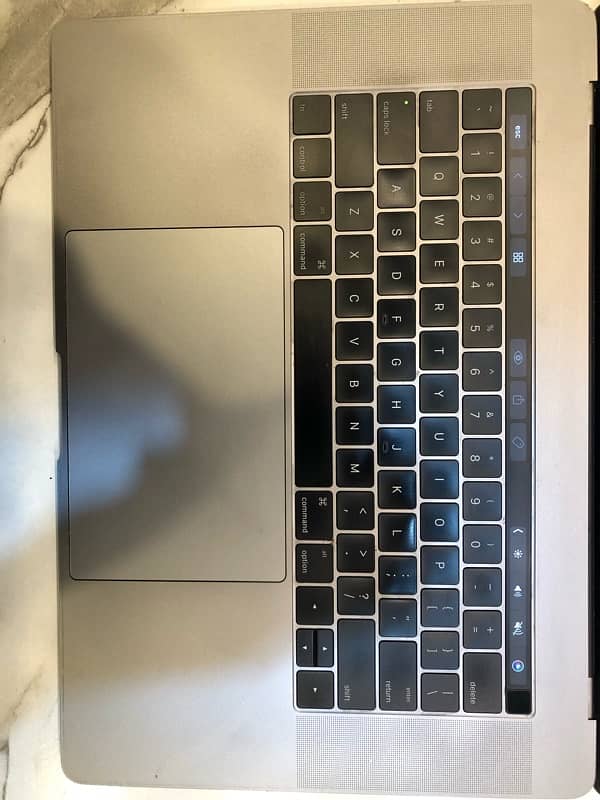 Apple Macbook pro 2016  15” argent for sale 4