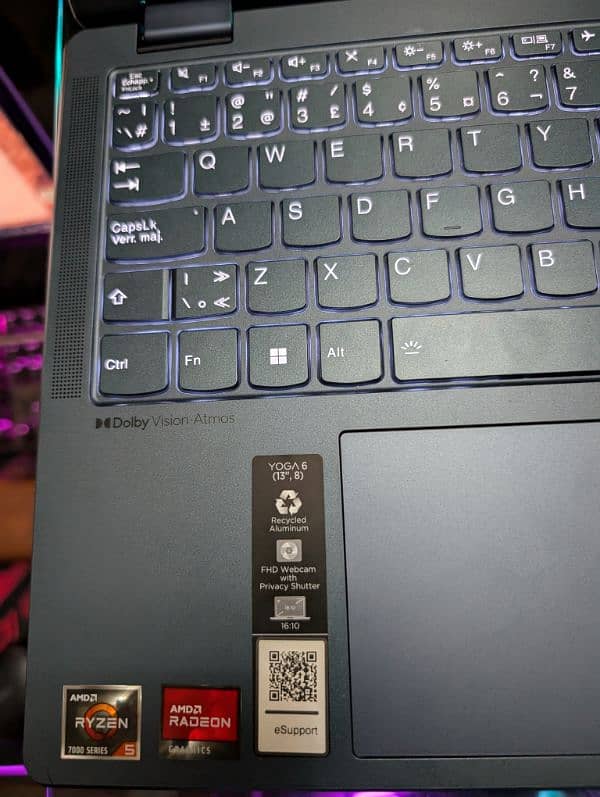 Lenovo yoga 6.2 in 1.360 laptop . 7