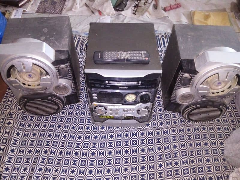 3 CD video audio player with double cassette. hi. fi music system 2