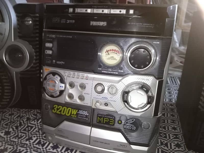 3 CD video audio player with double cassette. hi. fi music system 3