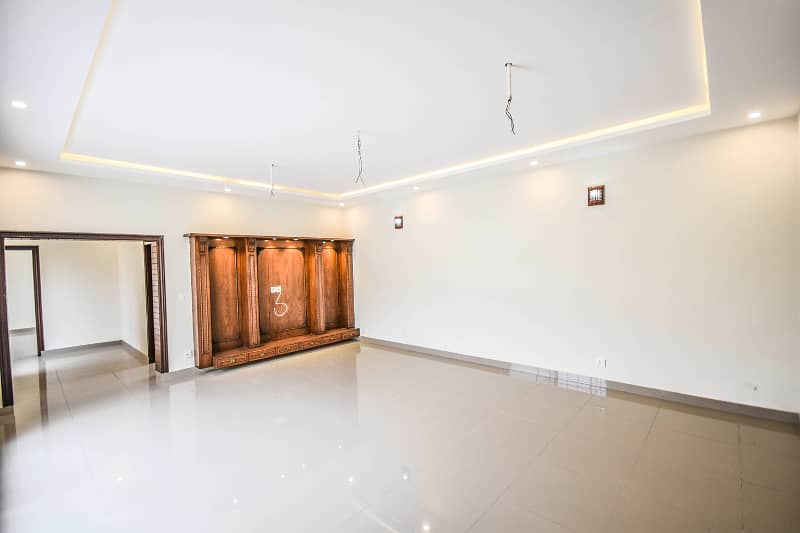 Brand new 1 Kanal Upper Portion Available for Rent in DHA Phase 8 Broadway 4