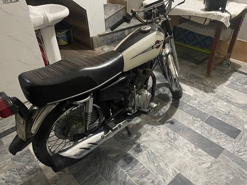 Honda 125 for sale single hand use bike 4