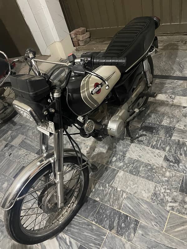 Honda 125 for sale single hand use bike 9