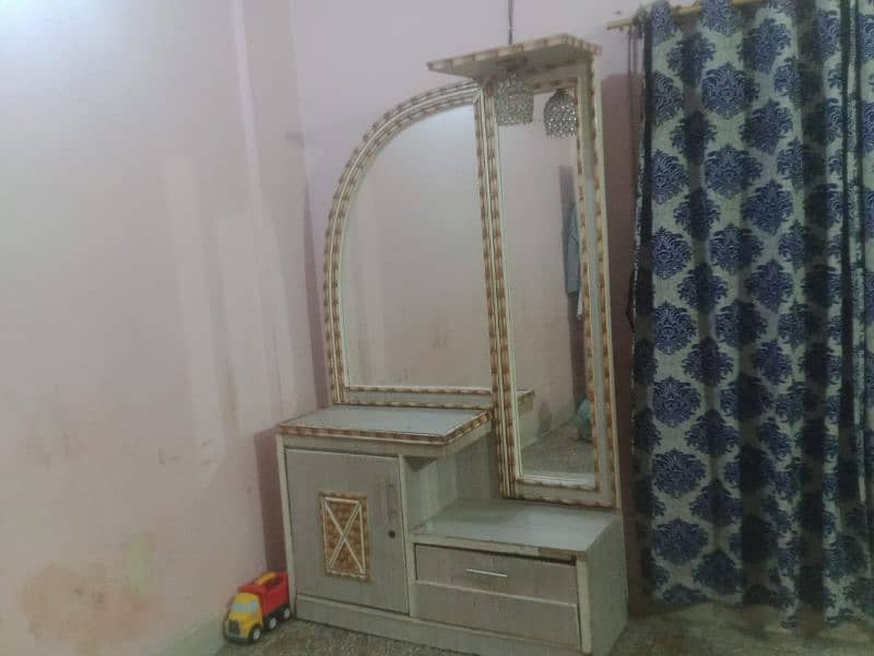 Bed Room Furniture in good Condition 4