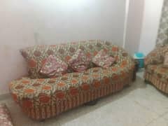 5 Seater Sofa set in Couch style in a very good condition