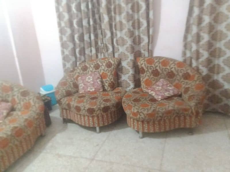 5 Seater Sofa set in Couch style in a very good condition 1