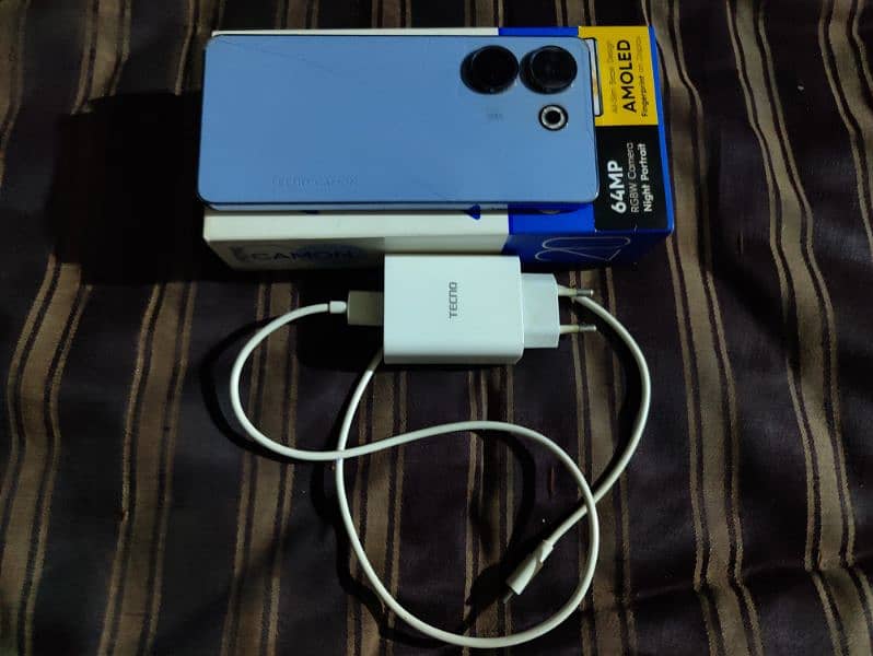 tecno camon 20,,,8/256,,,, with 5 month warranty 6