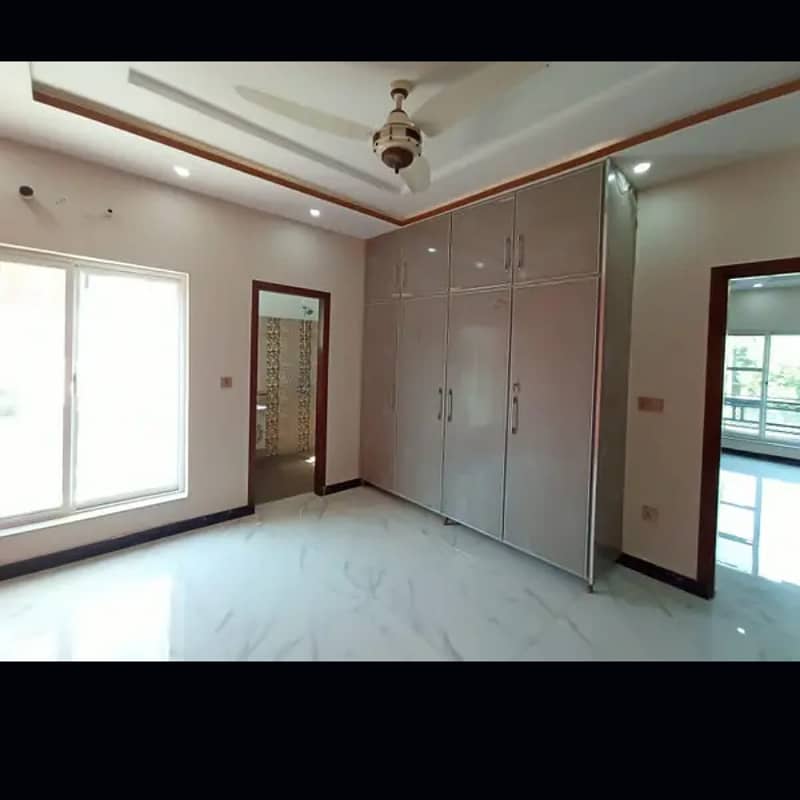 10 Marla House For Rent In Paragon City Lahore 14