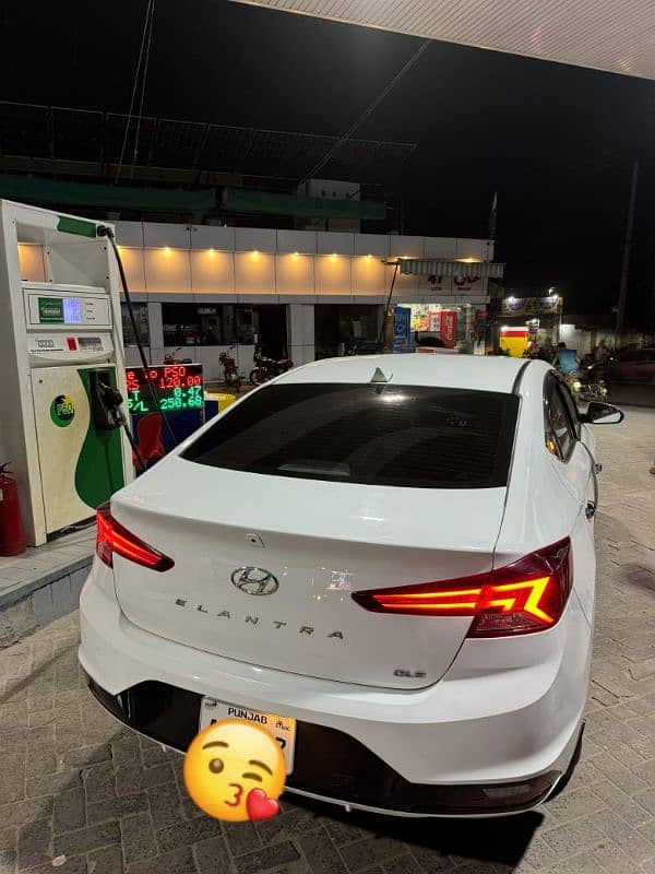 Hyundai Elantra GLS 2021 1