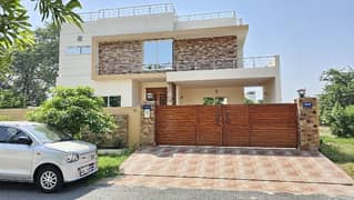 Elegant 1 Kanal House for Sale - A Perfect Blend of Comfort and Style!