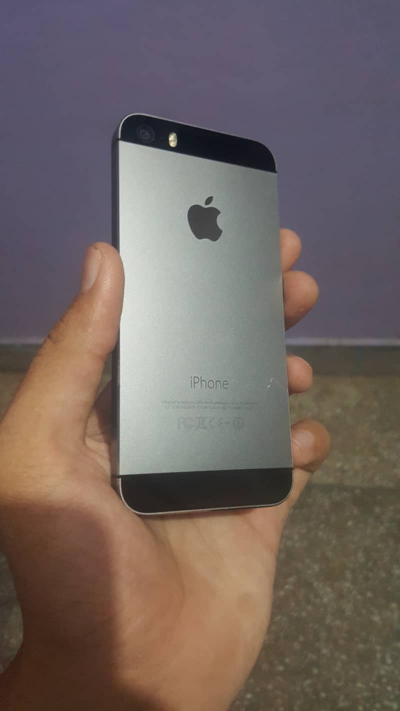 IPhone 5s 16 gb non pta lush condition original body and origna panel 2