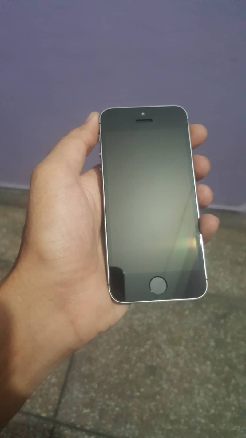 IPhone 5s 16 gb non pta lush condition original body and origna panel 5