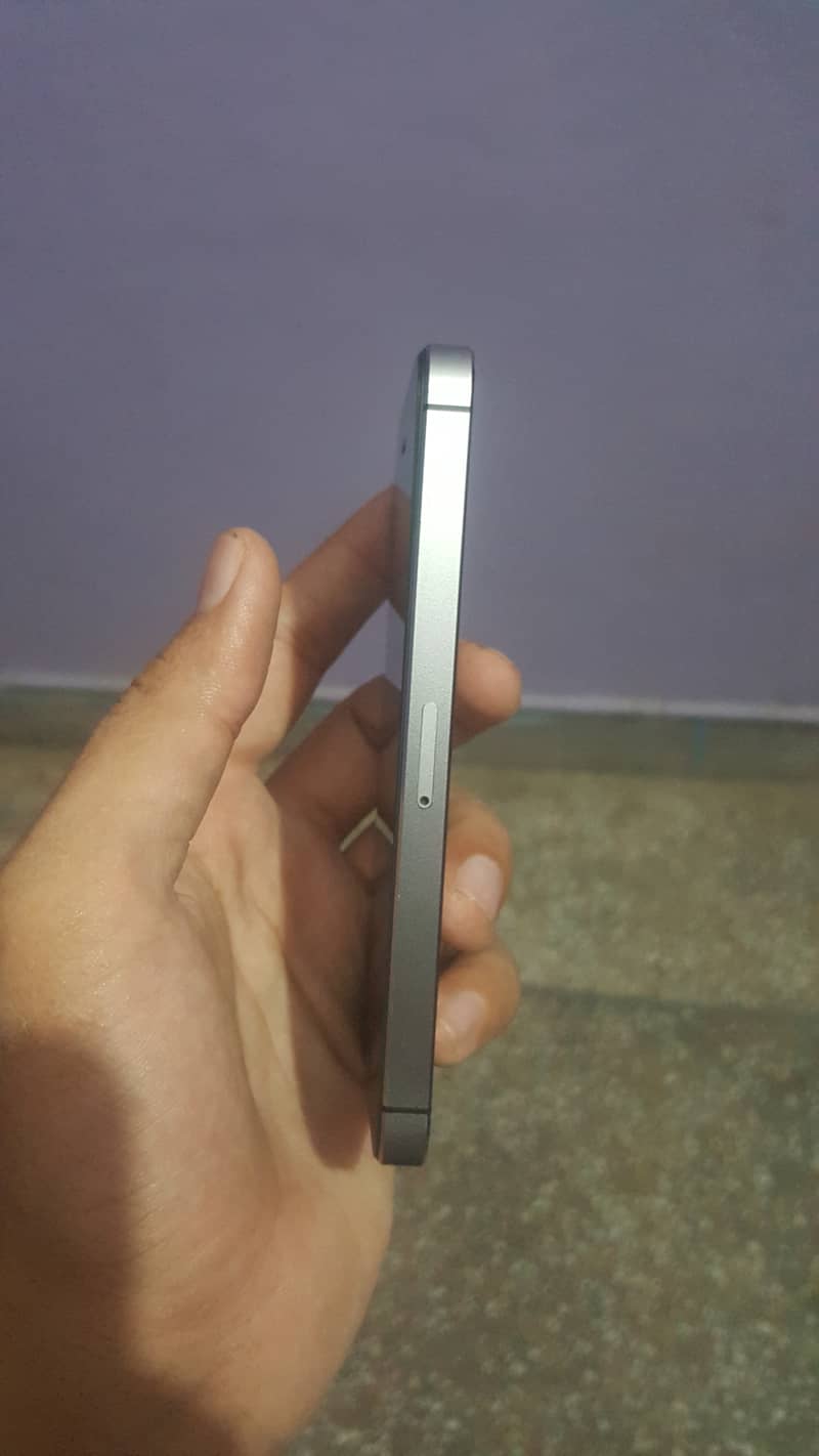 IPhone 5s 16 gb non pta lush condition original body and origna panel 6