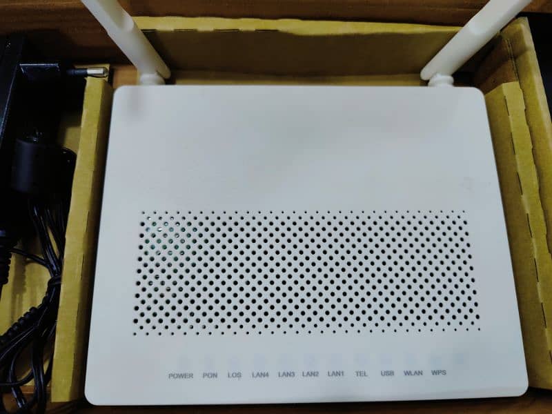 Huawei HG 8546M XPON 5Dbi  Fiber wifi Router 1