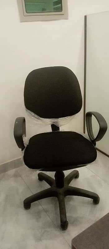 2 Pair of Black office chairs 1