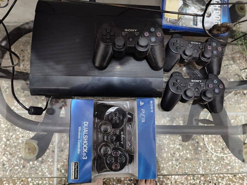 PS3 ultra slim/500GB with 4 wireless controller's 0