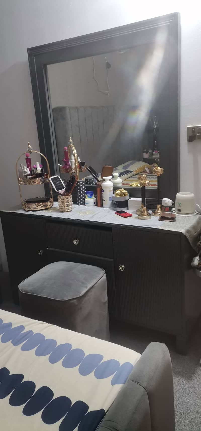 dressing table and side tables 0