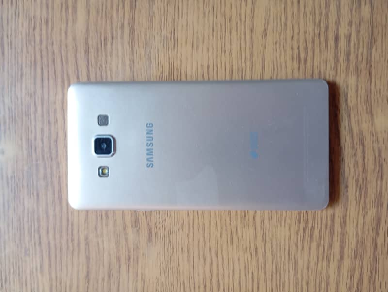 Samsung Galaxy A7 2GB 16GB 10/9 Condition Non Repair Warrenty 4