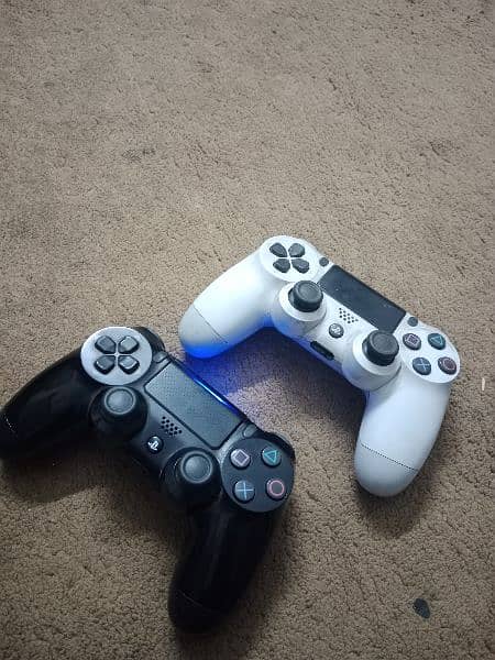 ps4 pro white color 1 tb strong 2 controler black, white 2