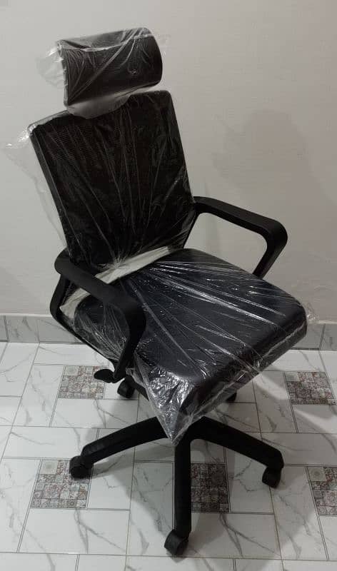 New Head Comfortable Black Revolving Chair 6